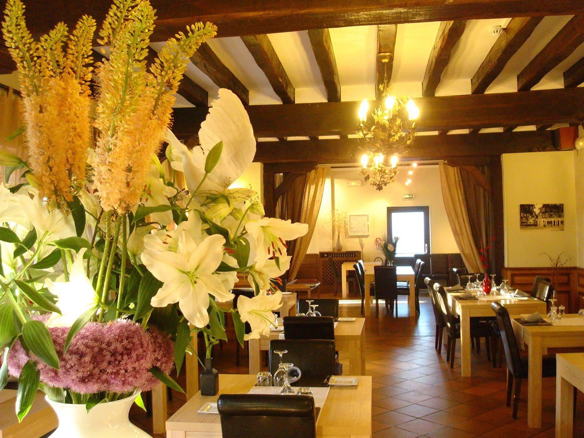 Logis Hotel La Foret Senonches 외부 사진